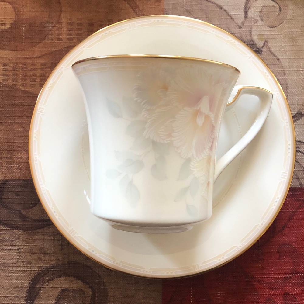 🌸EUC🌸 Noritake 4 Tea Cups and Saucers.